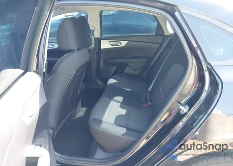 2022 Kia Forte Fe z USA, uszkodzony, nr VIN 3KPF24AD4NE429833